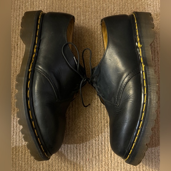Vintage Dr. Martens Black Leather 1461 Black Leather greasy 3 eyelet Oxford shoe - Picture 7 of 10